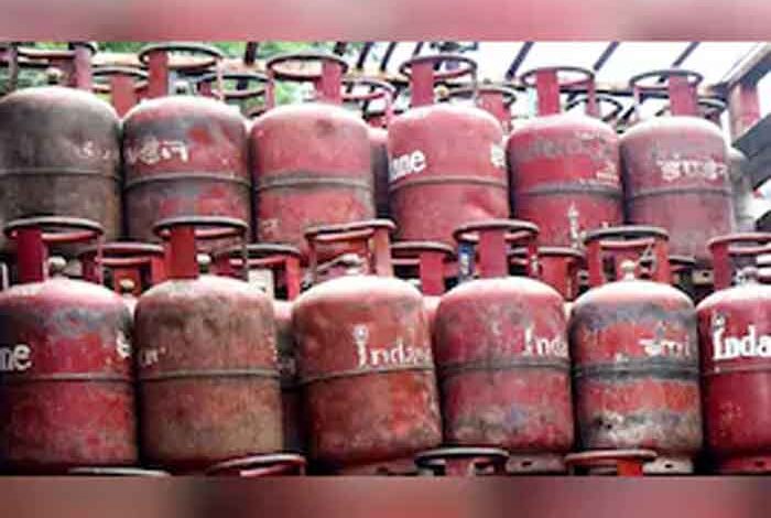 होली गिफ्ट: सरकार दे रही फ्री LPG सिलेंडर, करोड़ों परिवारों को बड़ी राहत