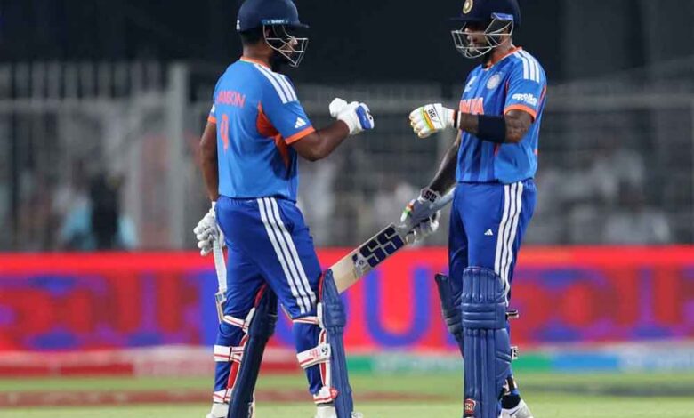 ईडन-गार्डन्स-में-तेजी-से-बढ़-रहा-भारत-का-स्कोर,-तिलक-सैमसन-ने-बदले-गियर